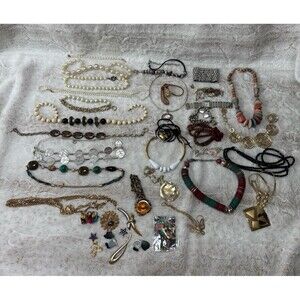 Jewelry Vintage-Modern Huge Lot Costume Necklaces, Bracelets, Brooch Pendants